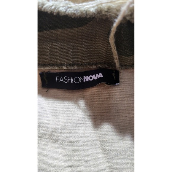 Fashion Nova Camo Jacket Distressed Ripped Military Button Down Green Size XSS - Picture 9 of 14